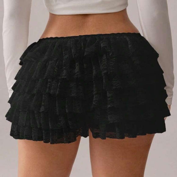 Lace Ruffled Hem Low-Waist Shorts,Micro Shorts Black Ruffle Shorts Lace - Picture 4 of 4